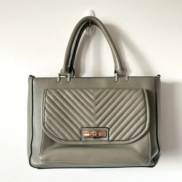 Steve Madden Leather Quilted Purse Bag w/ Card  Wallet - Picture 8 of 8